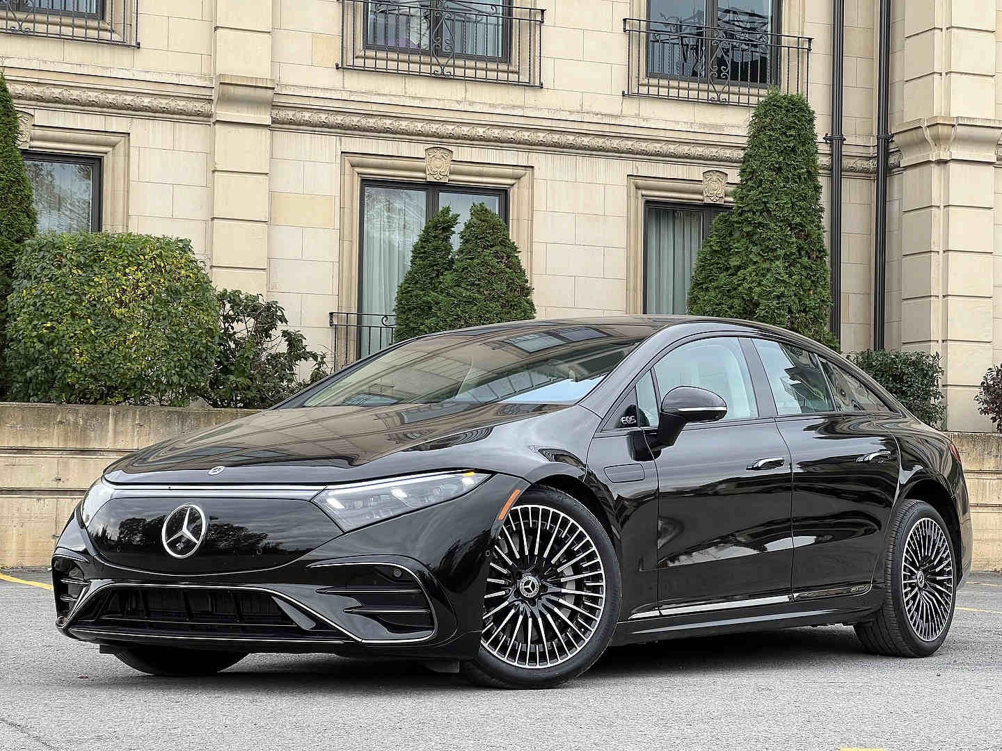 Mercedes EQS noire