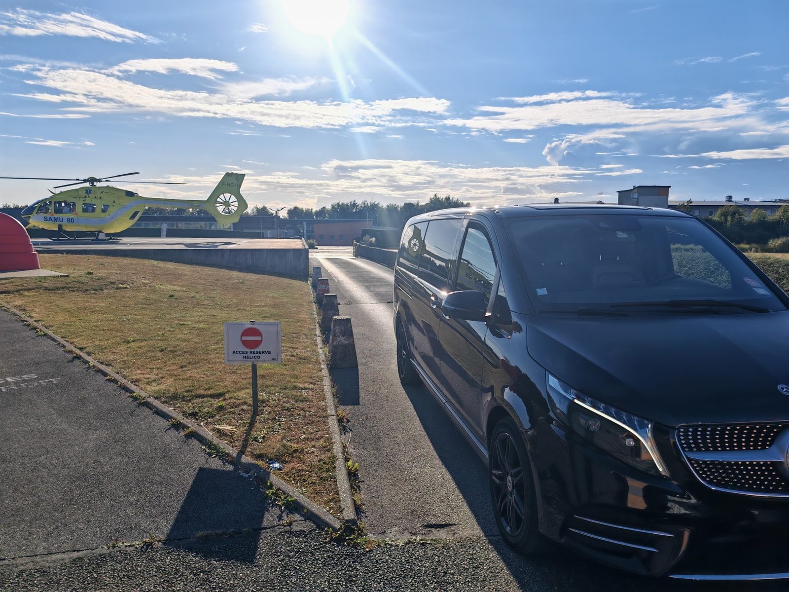 Mercedes Classe V sur un héliport